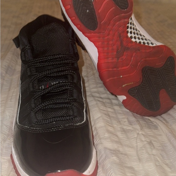 Nike Air Jordan 11 Retro Box in Black and Red - Picture 4 of 4